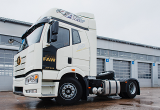 седельный тягач J6P 4x2