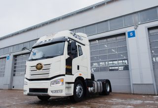 седельный тягач J6P 4x2