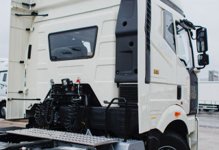 седельный тягач J6P 4x2