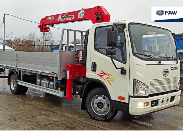Бортовой автомобиль FAW с краном-манипулятором UNIC URV-374 грузовик ФАВ с КМУ UNIC URV-374