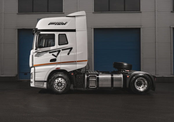 Встречайте новый тягач FAW J7 Встречайте новый тягач FAW J7