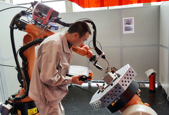 Сотрудники FAW получили золотую медаль Сотрудники FAW получили золотую медаль