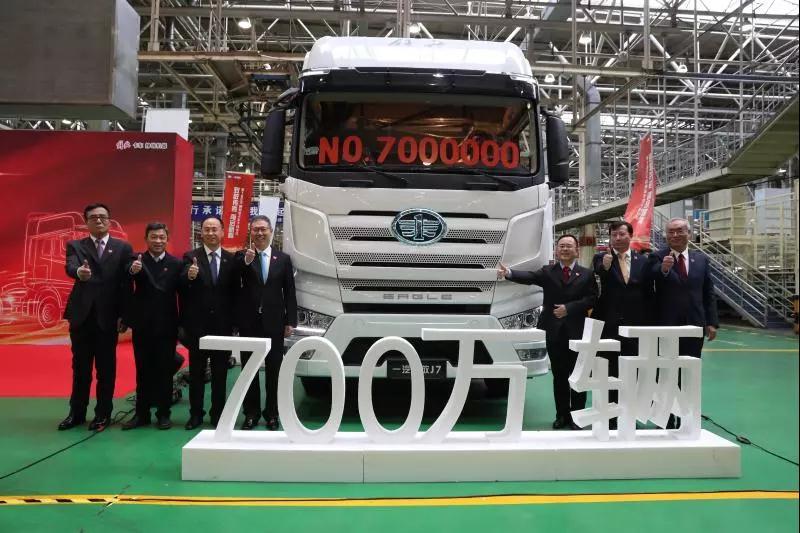 7-миллионный грузовик сошел с конвейера! 7-миллионный грузовик сошел с конвейера!